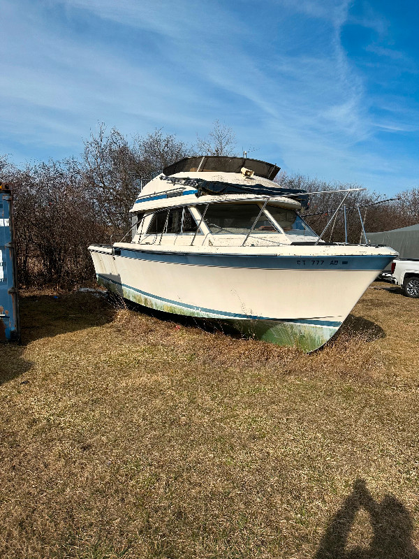 1983 Chris Craft Commander for sale. in Powerboats & Motorboats in Oshawa / Durham Region