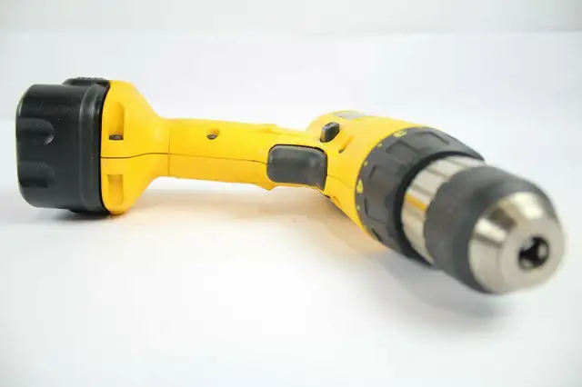Dewalt Cordless Adjustable 3/8" Clutch Drill DW952 with Battery in Hand Tools in Ottawa - Image 5