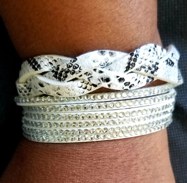 BRAND NEW! Snakeskin Rhinestone bracelet. Nouveau Bracelet. dans Bijoux et montres  à Ville de Montréal - Image 3