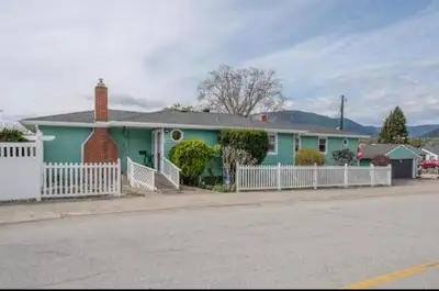 FULL HOUSE FOR RENT - Long Term Rental - Detached double garage and located in one of pentictons mos...