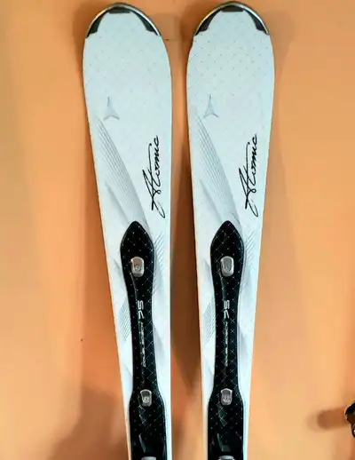 Skis alpin *Atomic Cloud D2 75* taille 157 cm. Fixations ATOMIC., View more