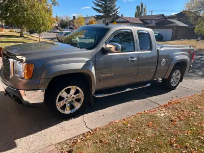 Great looking truck, Runs good, Has some rust, Service air bag light is on, I replaced 2 front air b...