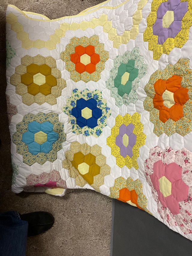 quilt hand made in Hobbies & Crafts in Leamington - Image 2