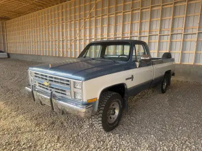 1986 Chevrolet K10 Custom Deluxe 4x4. 350 engine, manual 4 speed, dual exhaust with headers, factory...