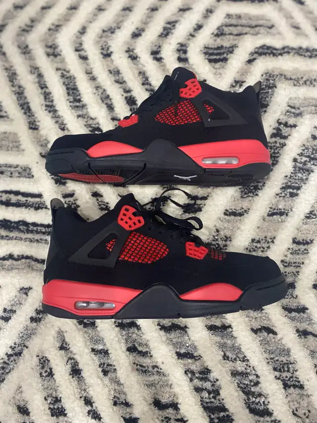 Jordan 4 Red Thunder in Men's Shoes in Mississauga / Peel Region - Image 3