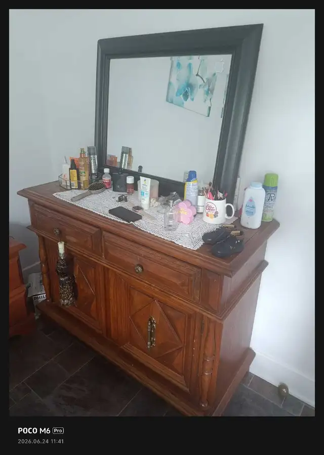 commode en bois brun armoire  in Dressers & Wardrobes in Lanaudière - Image 2