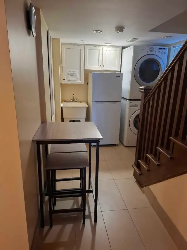 students  female only jane and bloor in Room Rentals & Roommates in City of Toronto - Image 3
