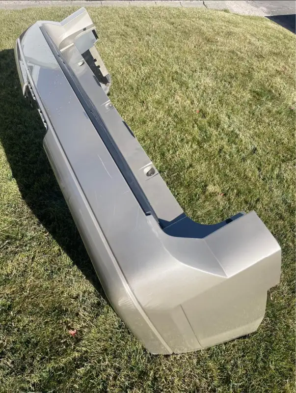 07-14 Lincoln Navigator Rear Bumper Complete in Auto Body Parts in Edmonton - Image 2