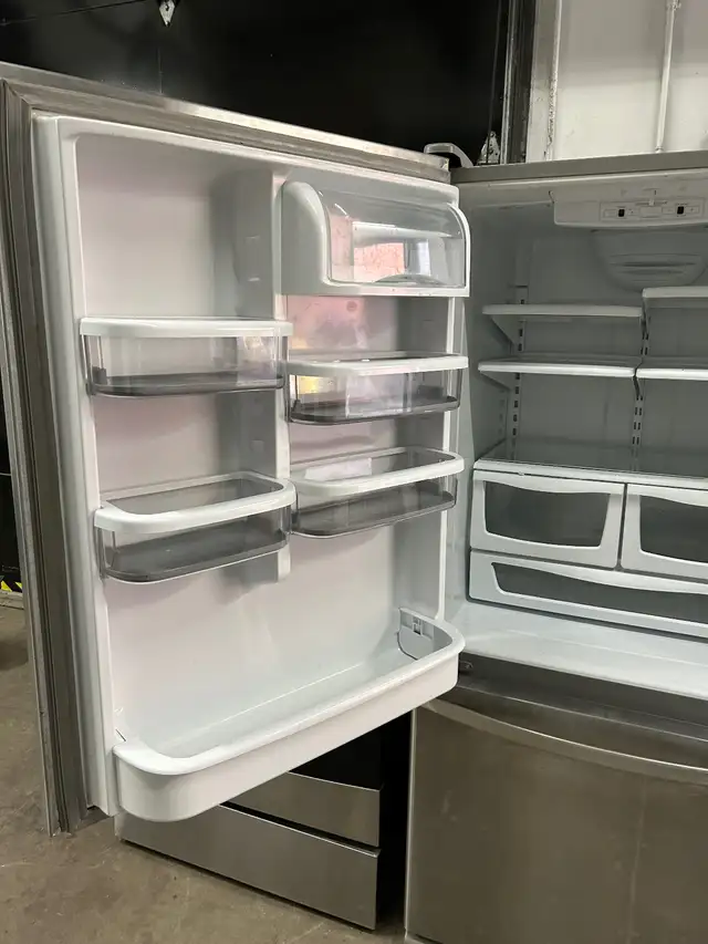 Frigidaire and stove perfect condition very clean all functional in Stoves, Ovens & Ranges in City of Montréal - Image 10