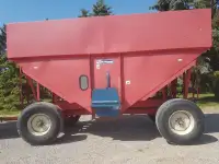 Gravity Wagon, 600 bushel - RJ Equipment