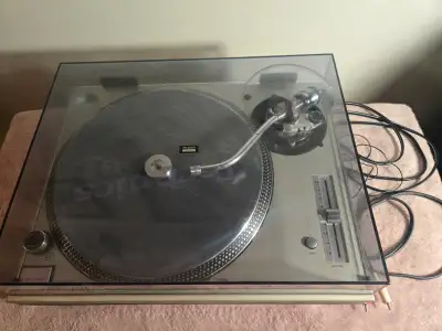 Technics SL-1200MK5 Quartz Direct Drive turntable in good condition. Legendary build quality and per...