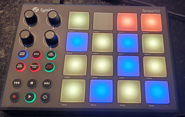 Synido TempoPAD USB midi controller in Pianos & Keyboards in Hamilton - Image 2