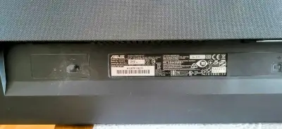 Je vends un écran Asus de 27 pouces, parfait pour le travail ou le jeu. Cet écran offre une excellen...