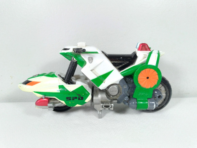 2005 Power Rangers SPD Green SPD Patrol Cycle w/ Action Figure in Arts & Collectibles in Moncton - Image 3