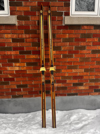 Vintage skis 