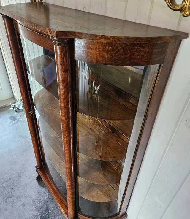 Tiger Oak Curved Display Cabinet  in Hutches & Display Cabinets in Winnipeg - Image 6