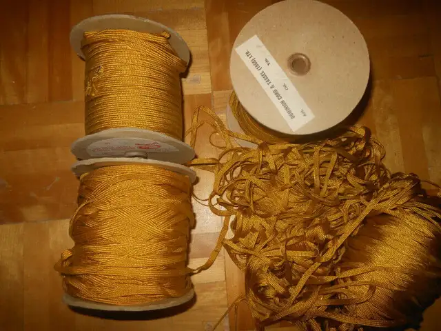 Golden dominion cord in Hobbies & Crafts in City of Montréal - Image 2