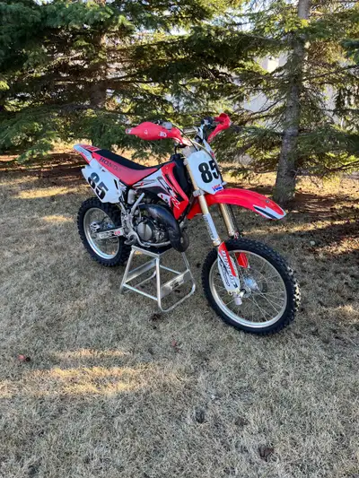 Great Bike just came back from getting a full re-build. Next to new tires Outgrew the bike 2005 Cr85...