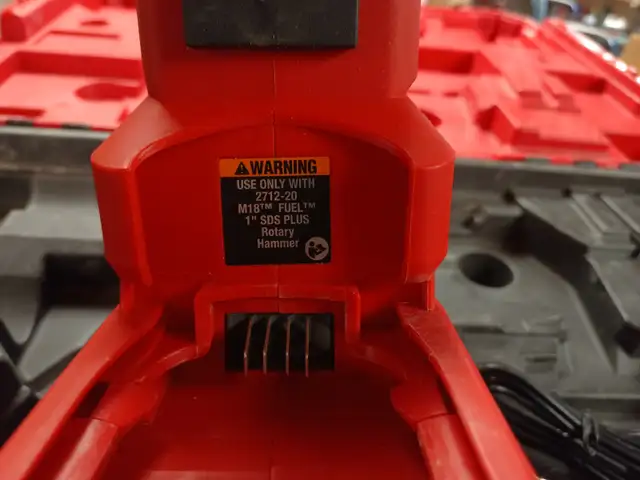 Milwaukee M18 2712-DE (2712-22DE) HEPA Hammervac in Power Tools in Barrie - Image 3