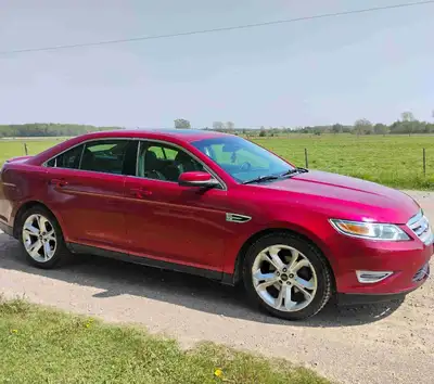 2010 Ford Taurus SHO 365 hp twin turbos Lady driven 152xxx kms Has some wear and tear on the body, p...