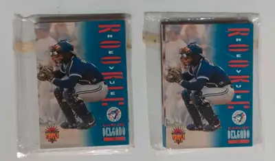 Selling a sealed Pack of 1994 Donruss Triple Play Rookie Revue, Toronto Blue Jays Mix cards. Quantit...
