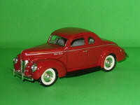 Ford / Diecast / 1940 / Rouge