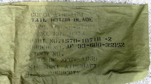 U.S . Military Helicopter Blade Cover Sikorsky CIRCA 1959 in Arts & Collectibles in Kawartha Lakes - Image 3