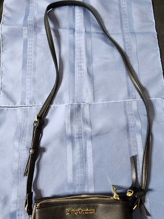  Juicy Couture Black Purse Excellent Condition  in Women's - Bags & Wallets in London - Image 3