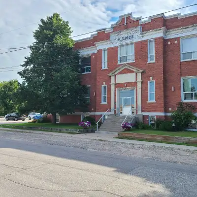 2 bedroom available April 1st. All inclusive. Appliances,laundry facilities,window blinds,air condit...