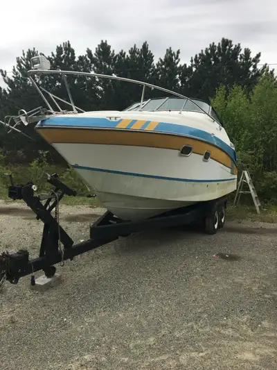 I am selling a 2001 Four Winns 248 Vista Cruiser, a well-equipped boat perfect for cruising and over...