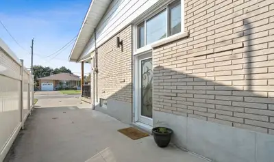 FOR LEASE!! $2000 RENOVATED 2 BED 1 BATH BASEMENT APT- HAMILTON
