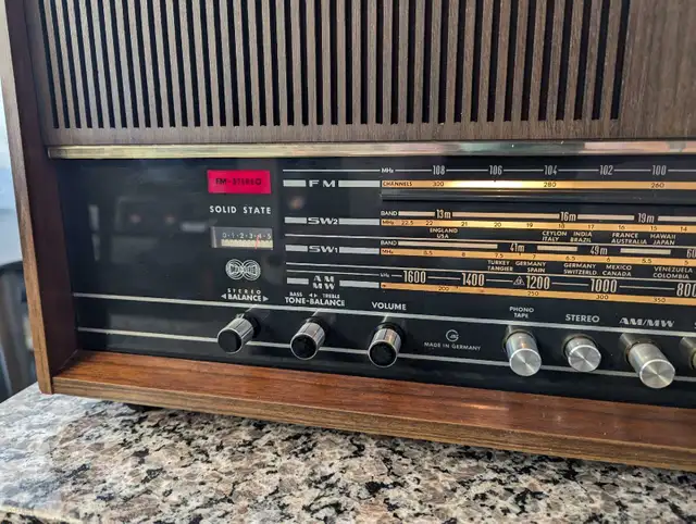 Grundig RF 260U Stereo FM/SW/AM Vintage Radio in Stereo Systems & Home Theatre in Markham / York Region - Image 3