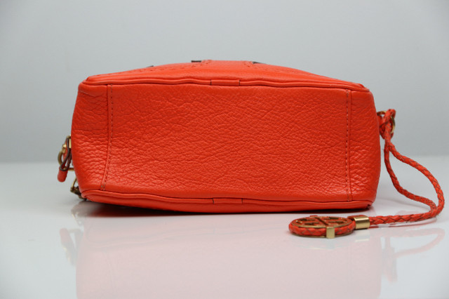 Tory Burch Amelie handbag in Women's - Bags & Wallets in Gatineau - Image 4