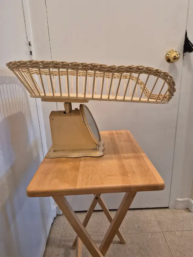 Vintage Baby Scale in Arts & Collectibles in London - Image 5