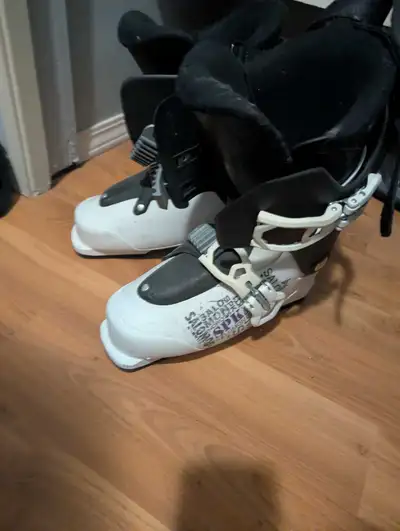 Ski boots 25.5, View more