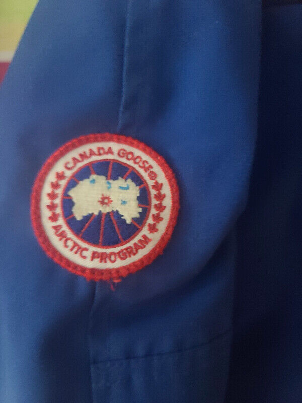 Blue canada goose jacket in Women's - Tops & Outerwear in City of Toronto - Image 4