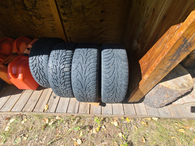 Hankook Winter I Pike on 17" Black rims in Tires & Rims in Calgary