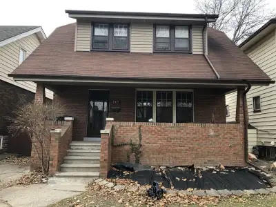 Newly renovated house for rent less than 4 minute walk to the university of Windsor 765 Partington....