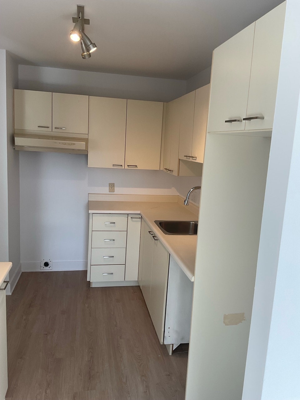 APPARTEMENT À LOUER 4.5 5
