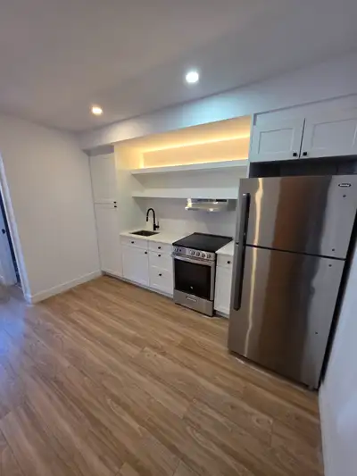 Hello, we have a newly vacant 1 BDRM unit, located at 1515 Eglise corner York, with easy access to t...