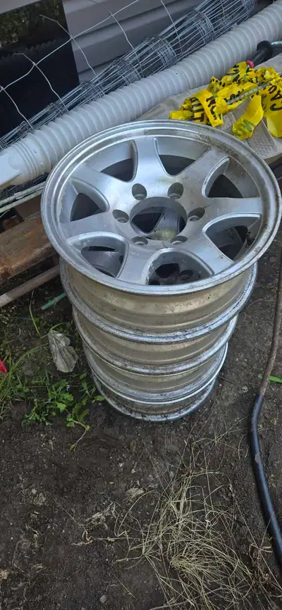 These four pre-owned aluminum wheels measure 15x6J and are ready for your next project or vehicle up...