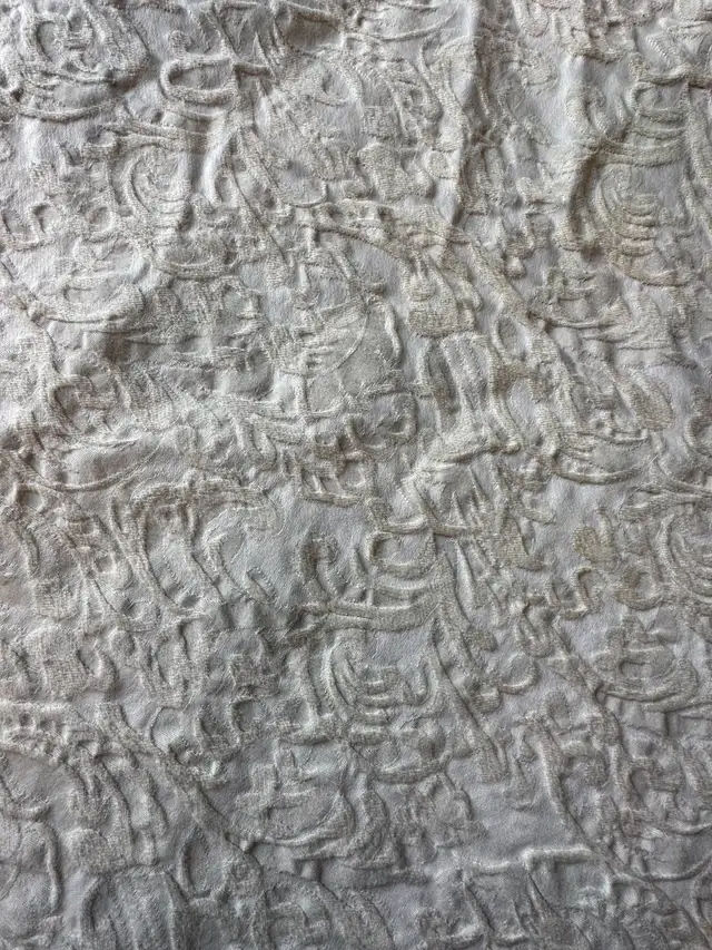 Queen bedspread with 2 pillow shams in Bedding in Ottawa - Image 5