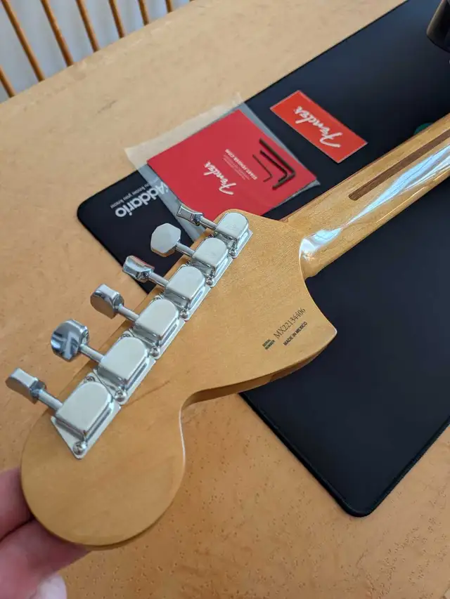 Fender Vintera Telecaster Deluxe 2022 MIM in Guitars in Ottawa - Image 7