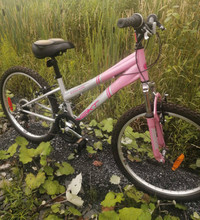 Vélo de montagne 24"- 15 vitesses pour jeune fille, état neuf. 