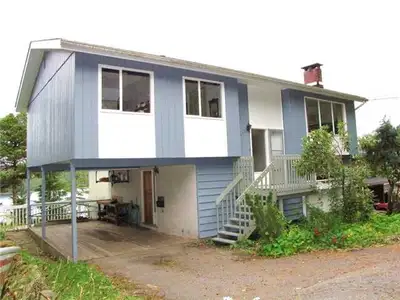 3 bedroom, 1 bathroom top floor of house with great ocean views. Extra parking on road.