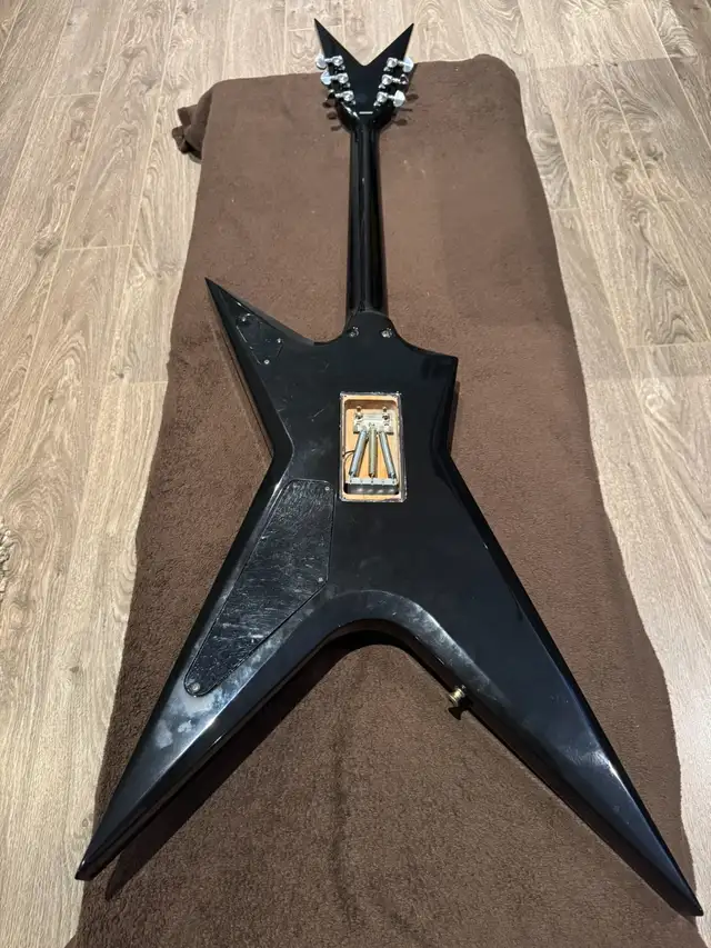 Washburn Dime Stealth 2ST Painted in Dimeplate in Guitars in Laval / North Shore - Image 9