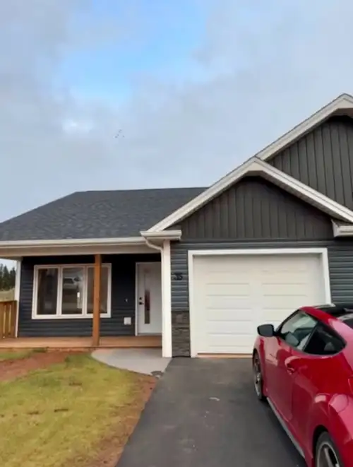 Very spacious and bright 3 Bedrooms, 2 bathrooms house for rent in the most desired West Royalty sub...