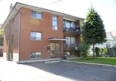 Well Kept Tri-plex Building. 2 Bedroom plus Den. Large Eat In Kitchen with Fridge and Stove. Lots of...