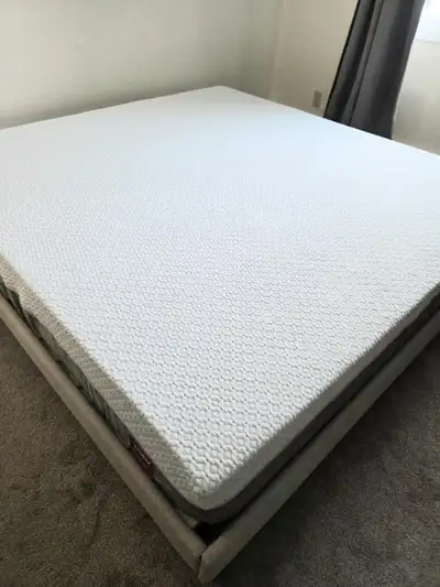 King Size Endy barely used and waterproof cover included, I'm able to help you load in your van or t...