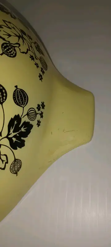 Pyrex 444 4qt black on yellow gooseberry 62863738445443123
